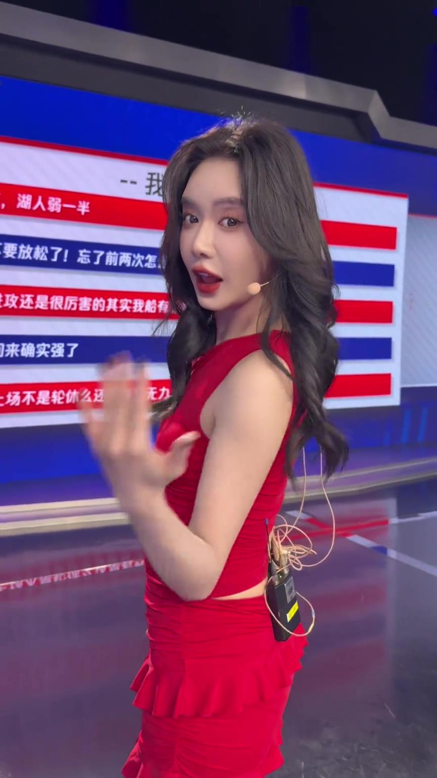 网友弹幕：美娜在湖人弱一半！美娜：冒昧吗？多冒昧啊！